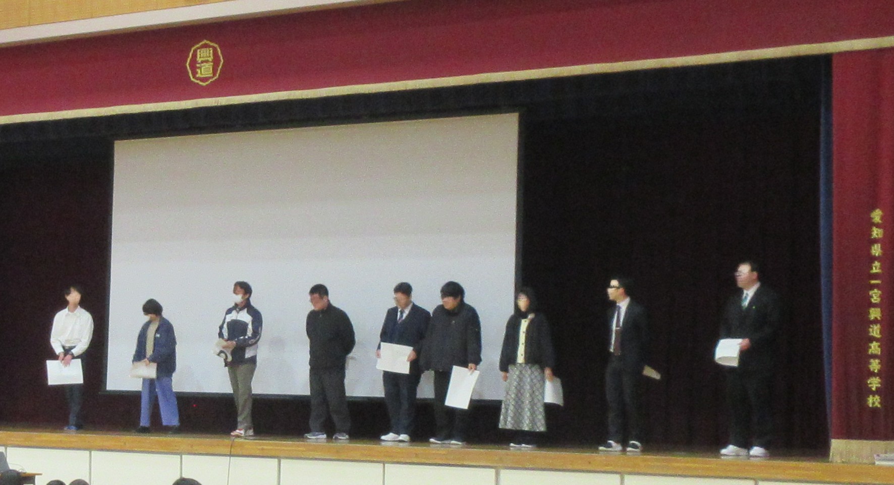 担任の先生方が集まって…